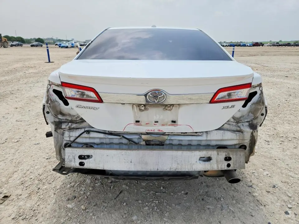 2013 TOYOTA CAMRY XLE  