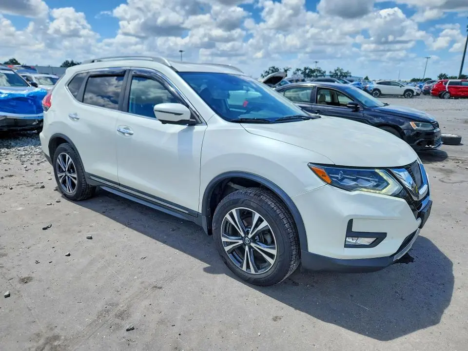 2017 NISSAN ROGUE SL  