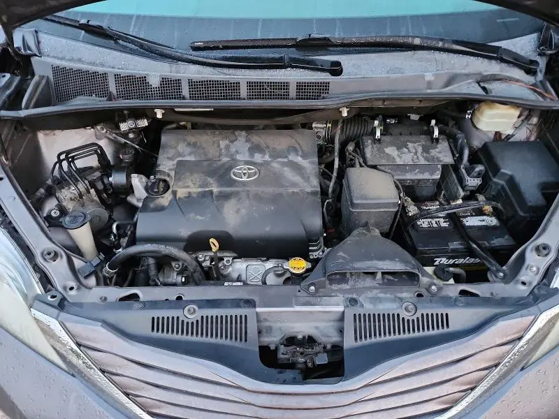 2016 TOYOTA SIENNA LE  