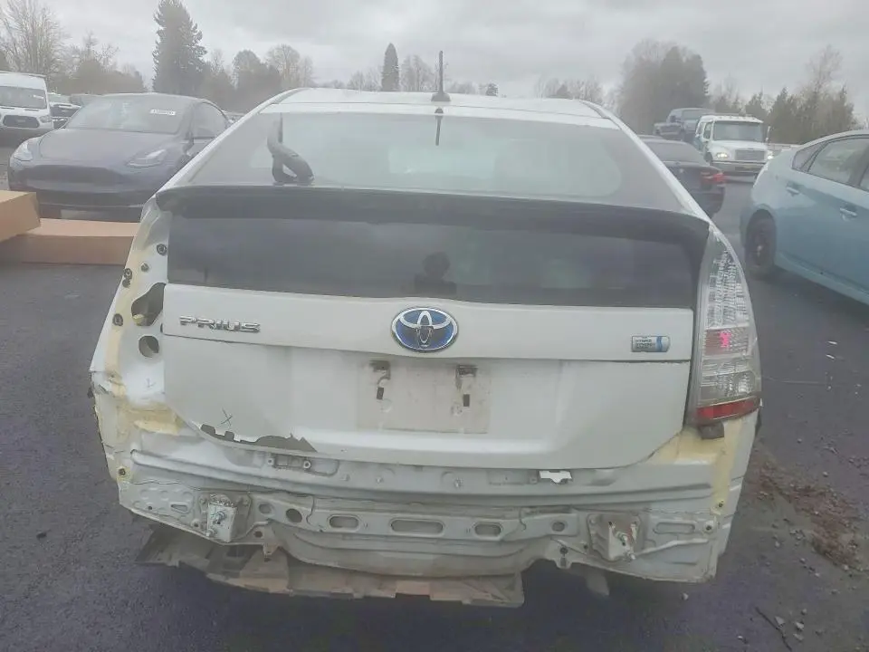 2010 TOYOTA PRIUS III  