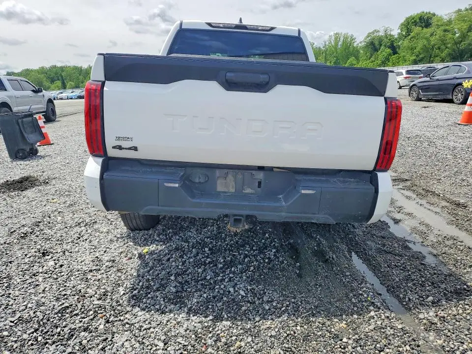 2025 TOYOTA TUNDRA SR  