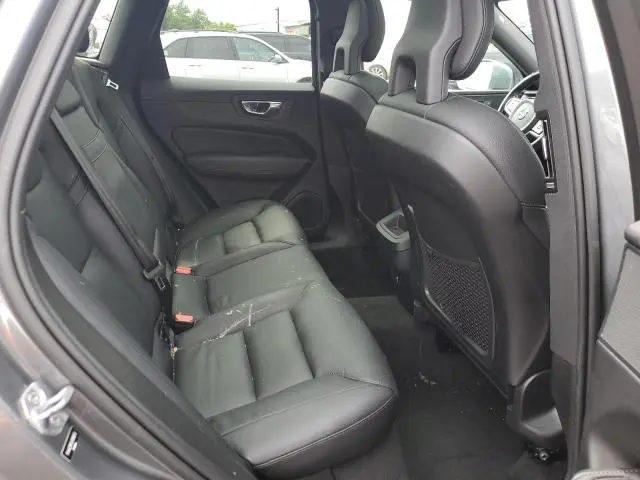 2018 VOLVO XC60 T6 MOMENTUM  