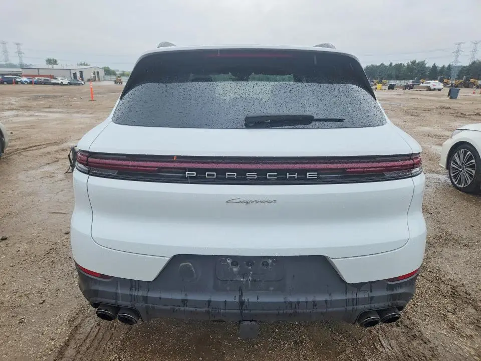 2024 PORSCHE CAYENNE   