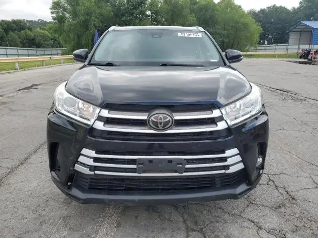 2019 TOYOTA HIGHLANDER SE  