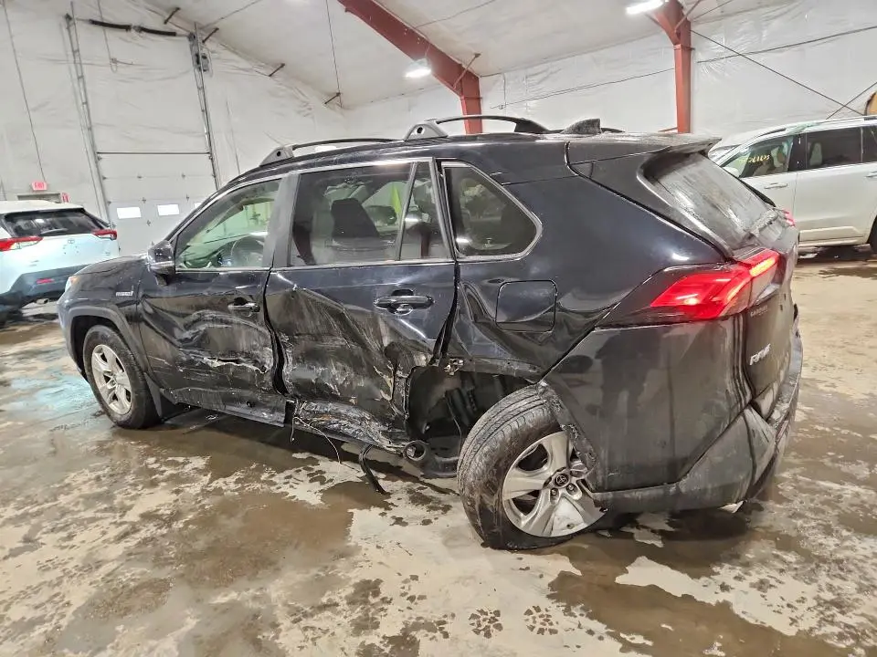 2021 TOYOTA RAV4 XLE  