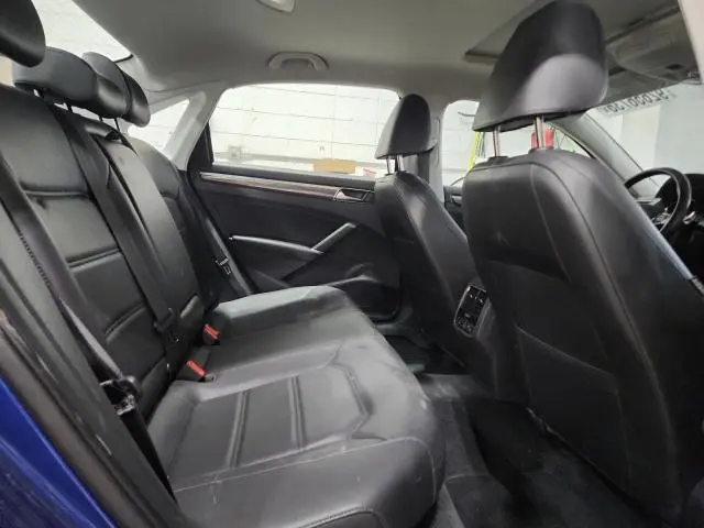 2017 VOLKSWAGEN PASSAT SE  