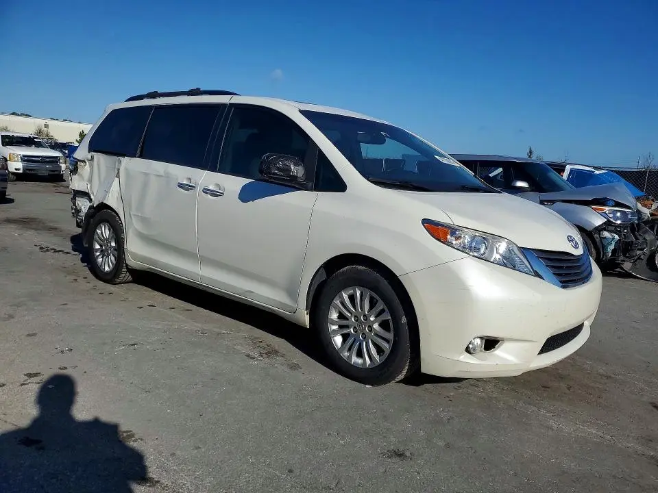 2017 TOYOTA SIENNA XLE 8-PASSENGER  