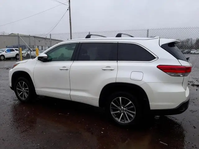 2018 TOYOTA HIGHLANDER SE  