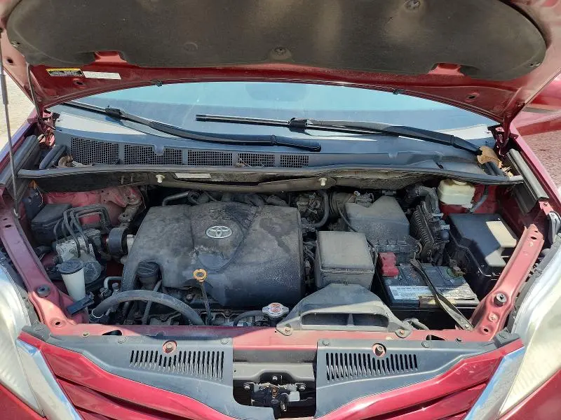 2017 TOYOTA SIENNA LE  
