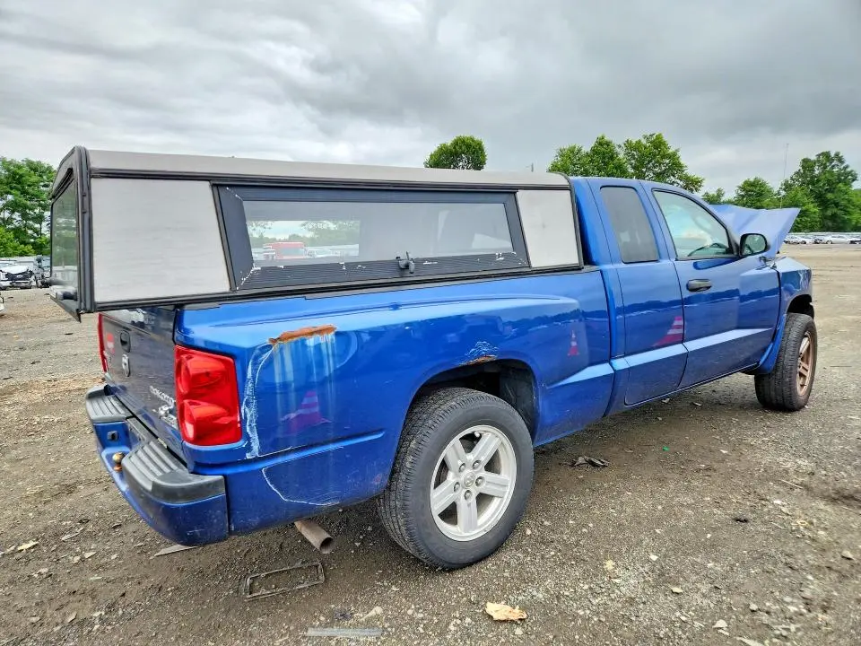 2011 DODGE DAKOTA SLT  