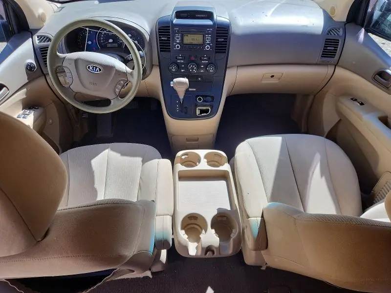 2010 KIA SEDONA LX  