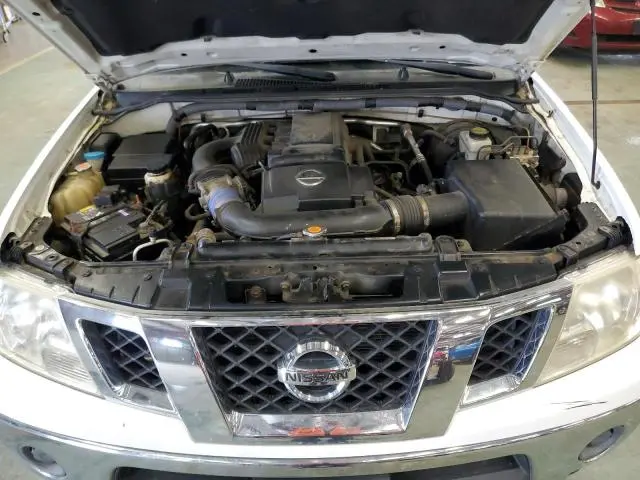 2010 NISSAN FRONTIER CREW CAB SE  