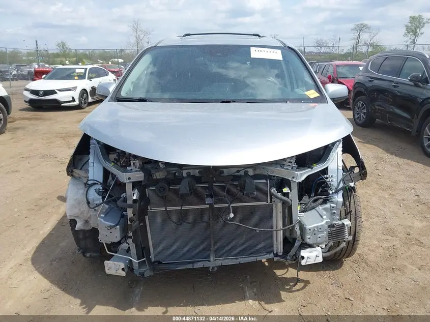 2022 TOYOTA SIENNA XLE