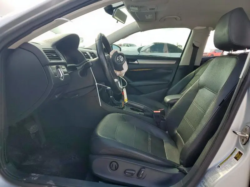 2015 VOLKSWAGEN PASSAT S  