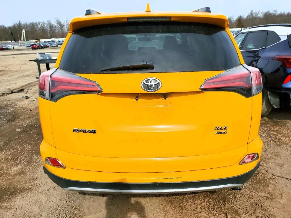 2016 TOYOTA RAV4 XLE  