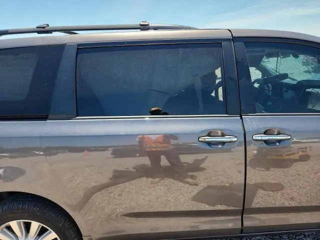 2017 TOYOTA SIENNA LIMITED PREMIUM 7-PASSENGER  