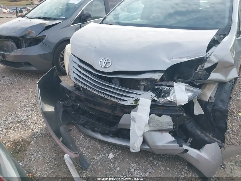 2015 TOYOTA SIENNA LE 8 PASSENGER