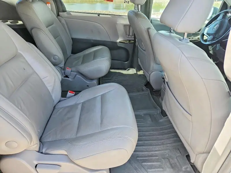 2018 TOYOTA SIENNA XLE PREMIUM 7-PASSENGER  