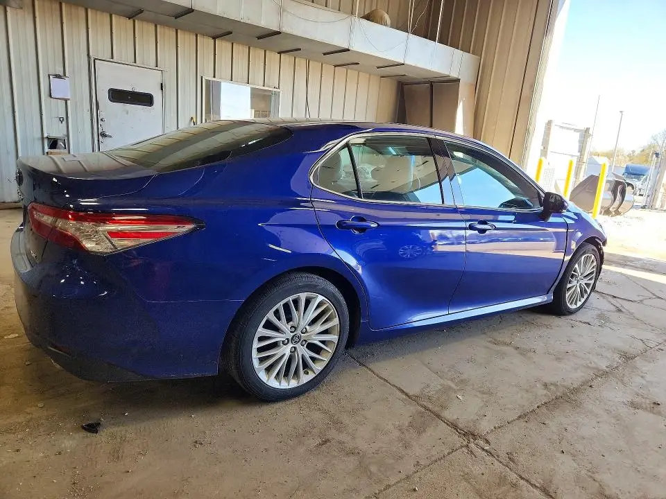 2018 TOYOTA CAMRY XLE  