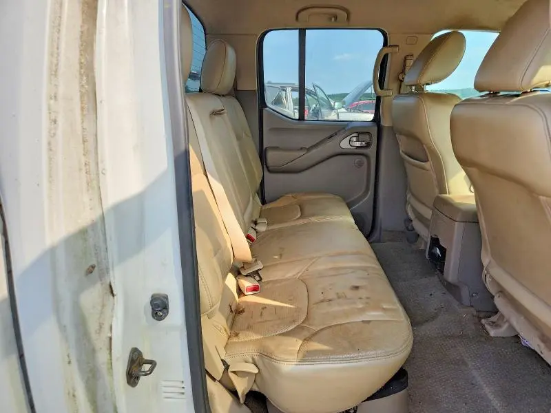 2010 NISSAN FRONTIER SE V6  