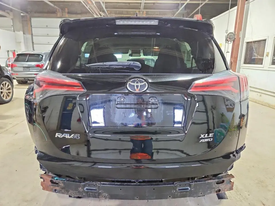 2018 TOYOTA RAV4 XLE  