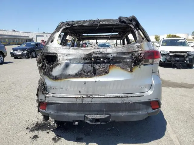 2019 TOYOTA HIGHLANDER SE  