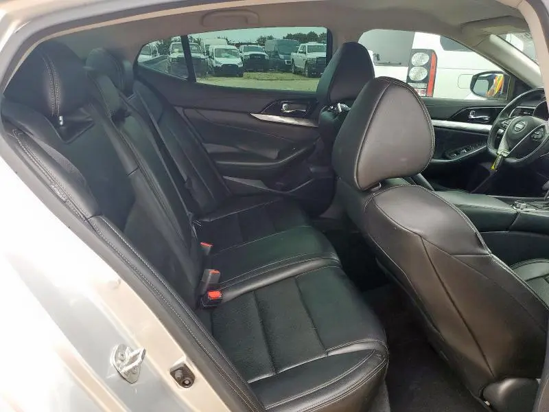 2022 NISSAN MAXIMA SV  