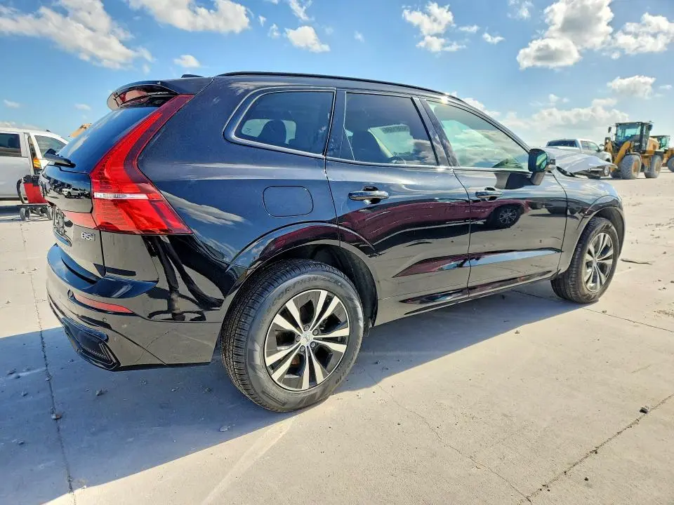 2025 VOLVO XC60 CORE  