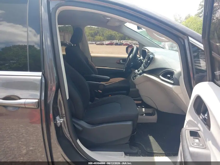 2020 CHRYSLER VOYAGER LX