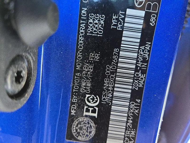 2020 TOYOTA C-HR XLE  