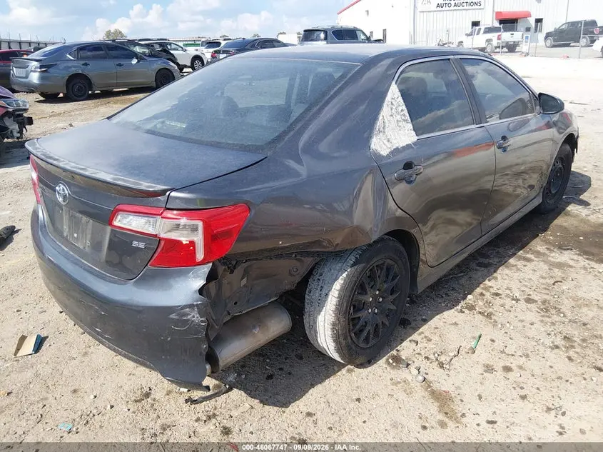 2014 TOYOTA CAMRY SE