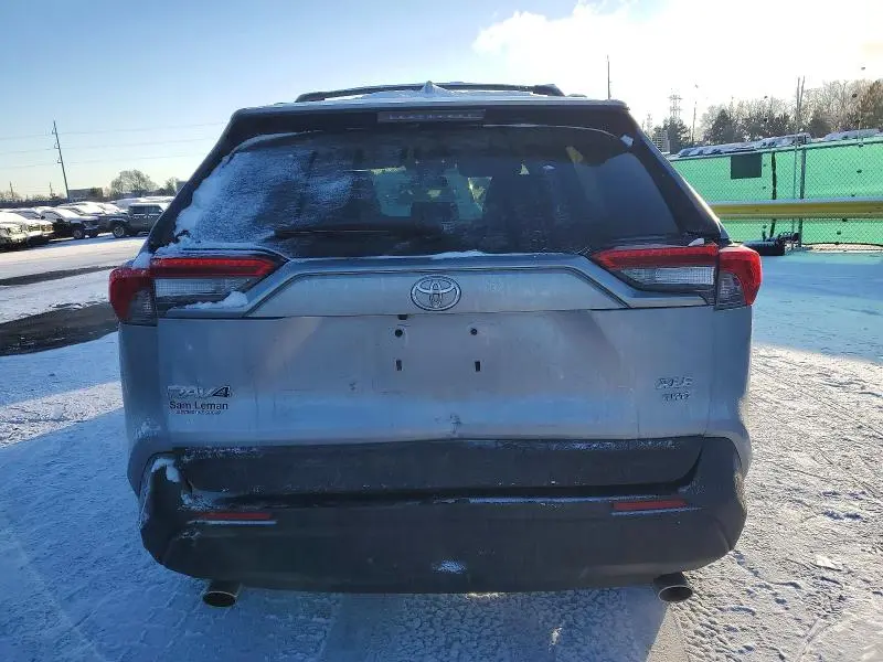 2021 TOYOTA RAV4 XLE  