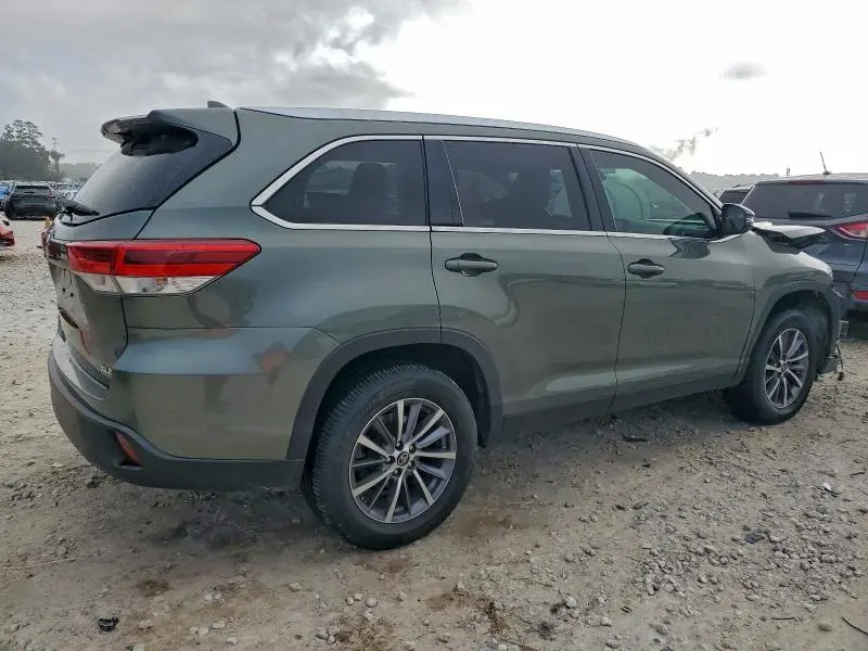 2019 TOYOTA HIGHLANDER SE  