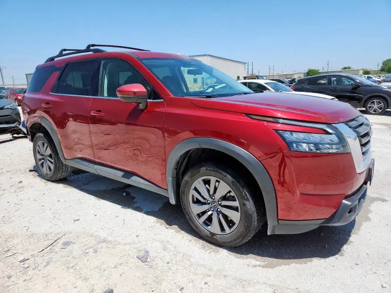 2024 NISSAN PATHFINDER SV  