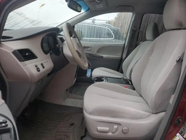 2013 TOYOTA SIENNA LE  