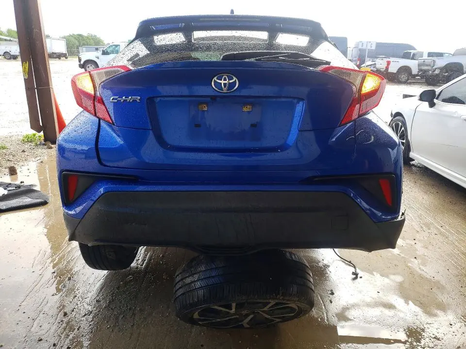 2021 TOYOTA C-HR XLE  