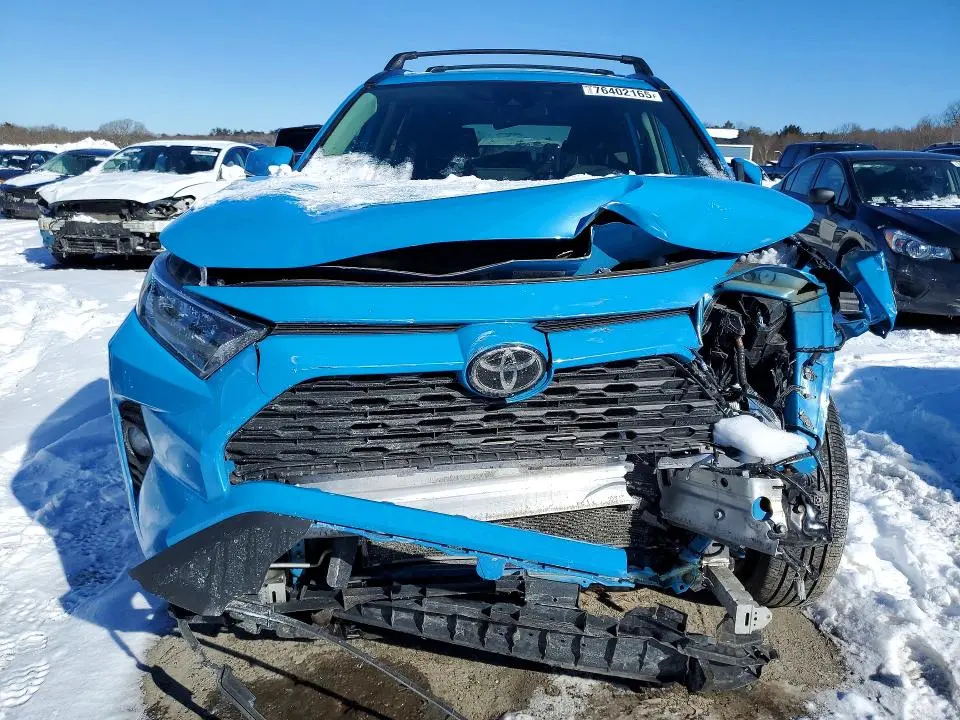 2021 TOYOTA RAV4 XLE  