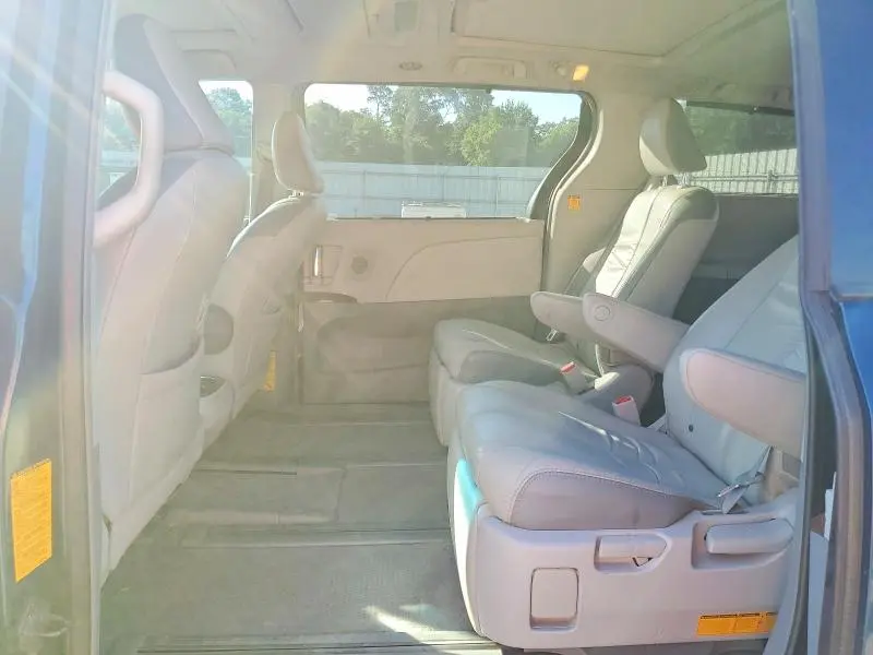 2011 TOYOTA SIENNA LIMITED 7-PASSENGER  