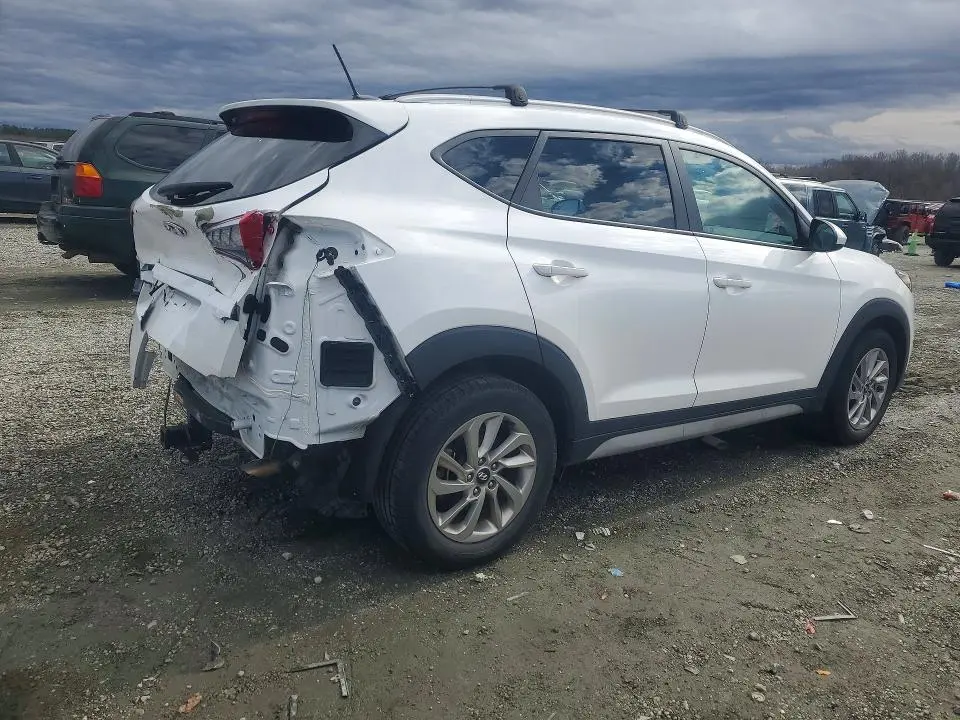 2017 HYUNDAI TUCSON SE  