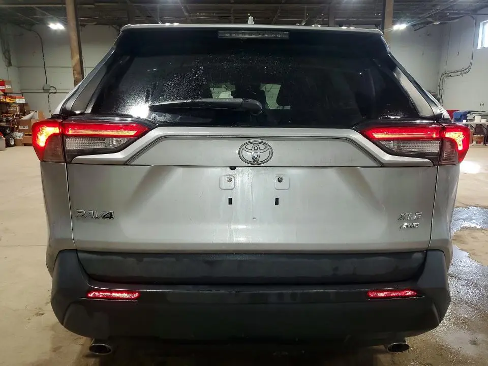 2019 TOYOTA RAV4 XLE  