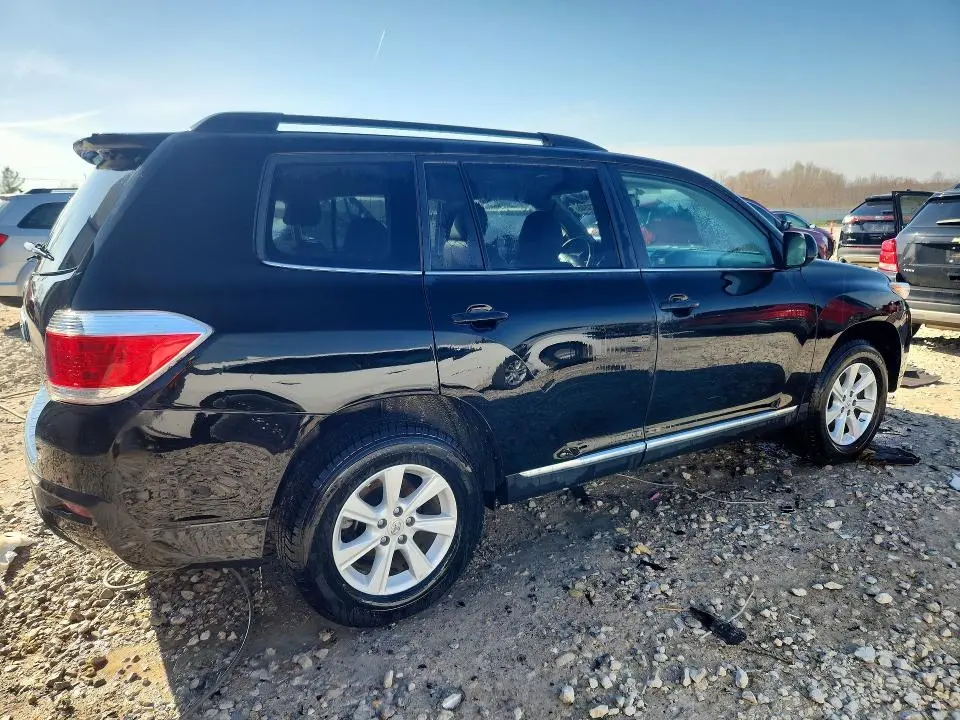 2013 TOYOTA HIGHLANDER SE  