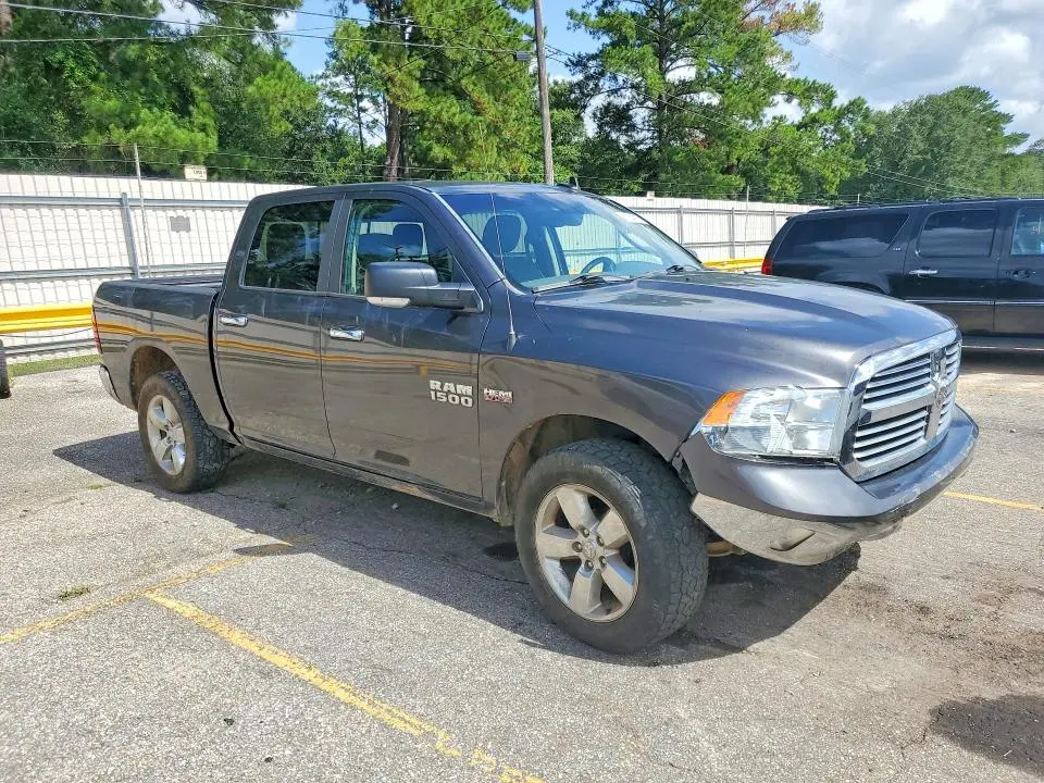 2016 RAM 1500 SLT  