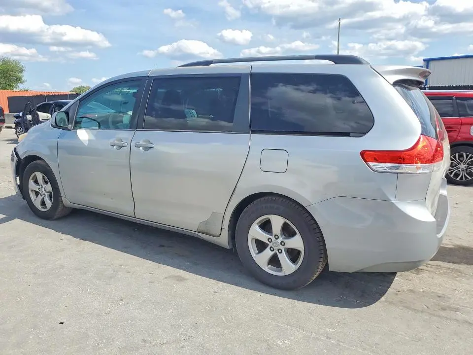 2011 TOYOTA SIENNA LE  