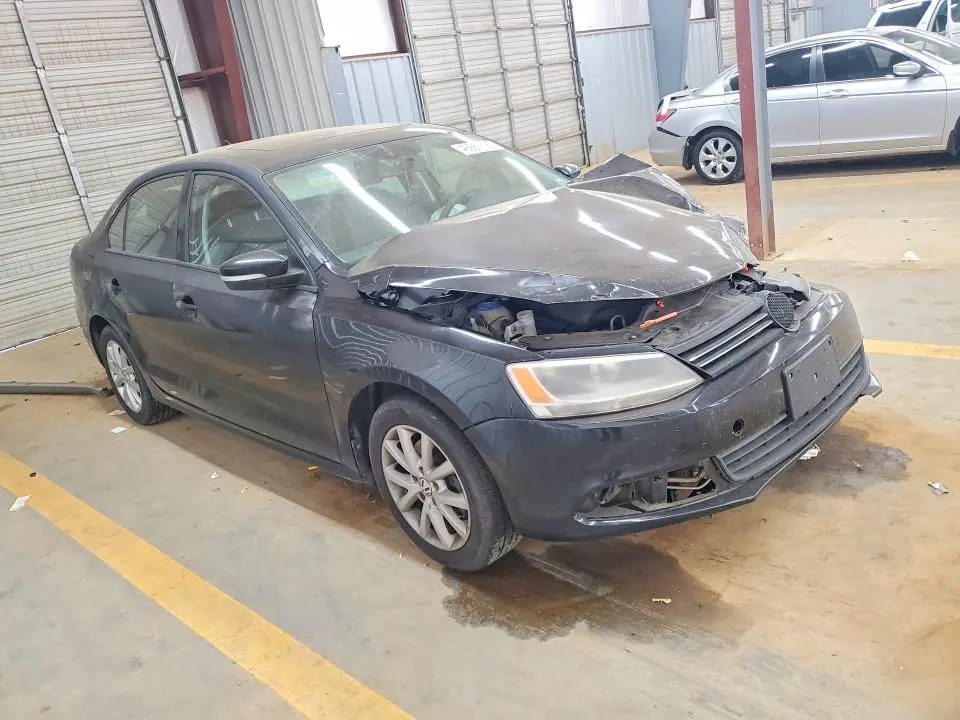 2011 VOLKSWAGEN JETTA SE  