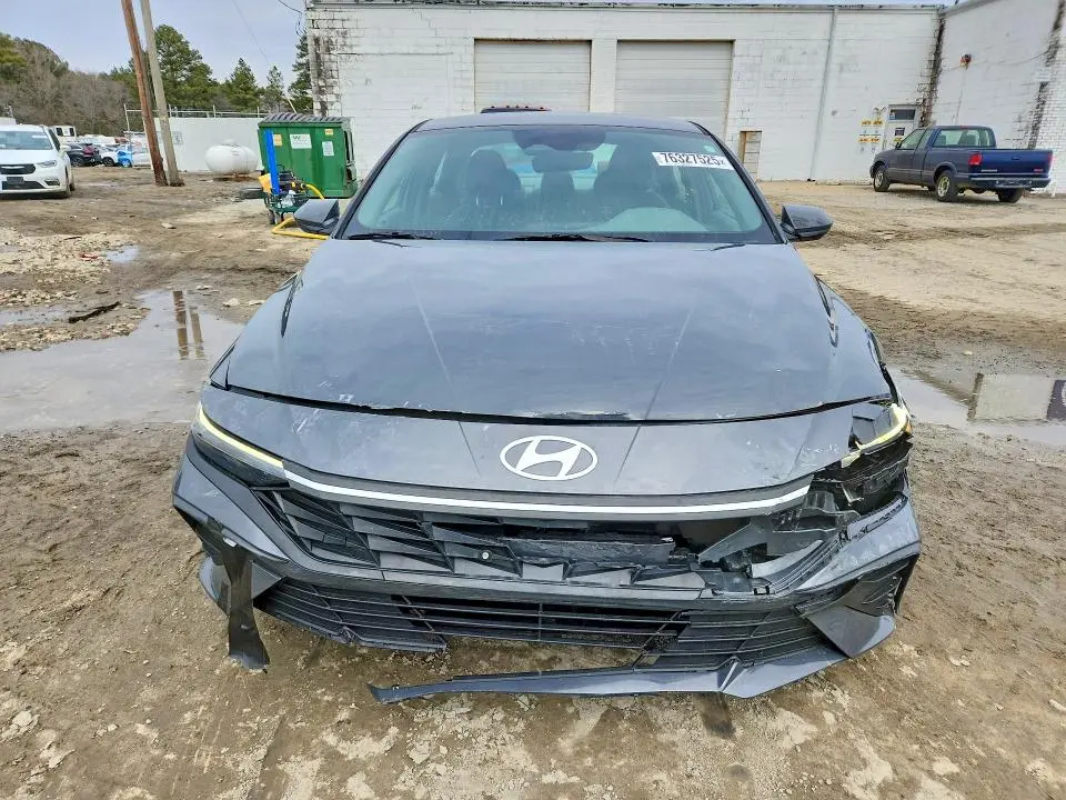 2024 HYUNDAI ELANTRA SE  