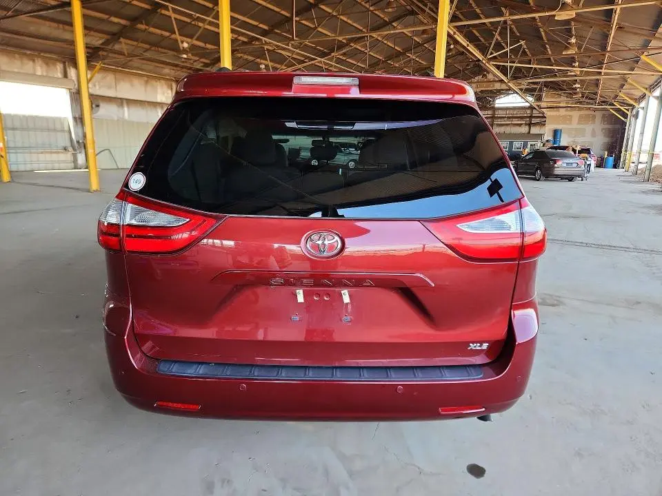2017 TOYOTA SIENNA XLE 8-PASSENGER  