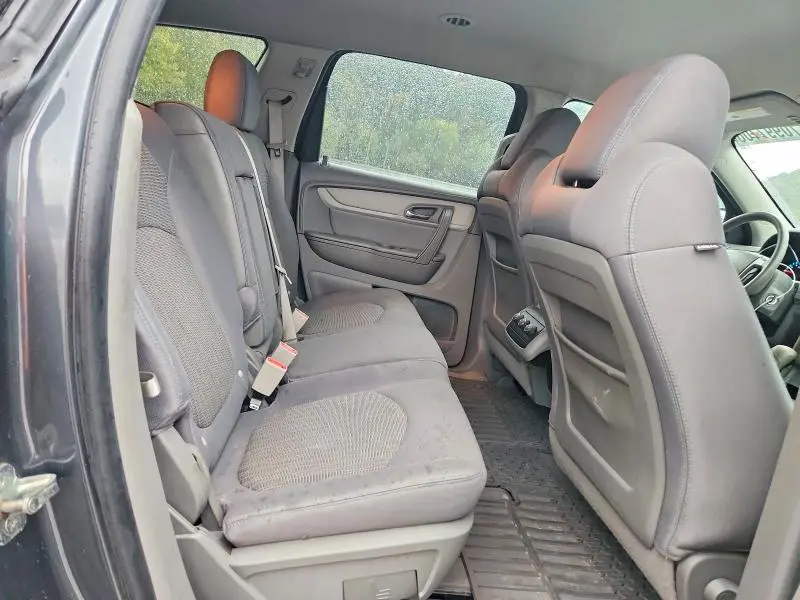 2013 CHEVROLET TRAVERSE LS  