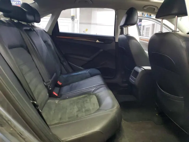 2012 VOLKSWAGEN PASSAT SEL  