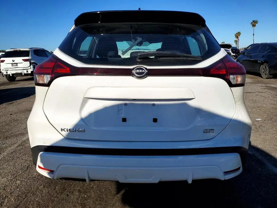2022 NISSAN KICKS SR  