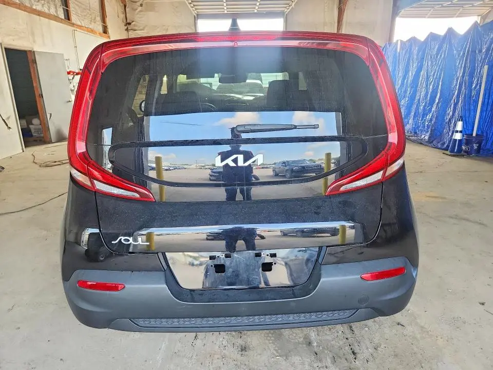 2022 KIA SOUL LX  